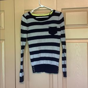 Small stripped sweater